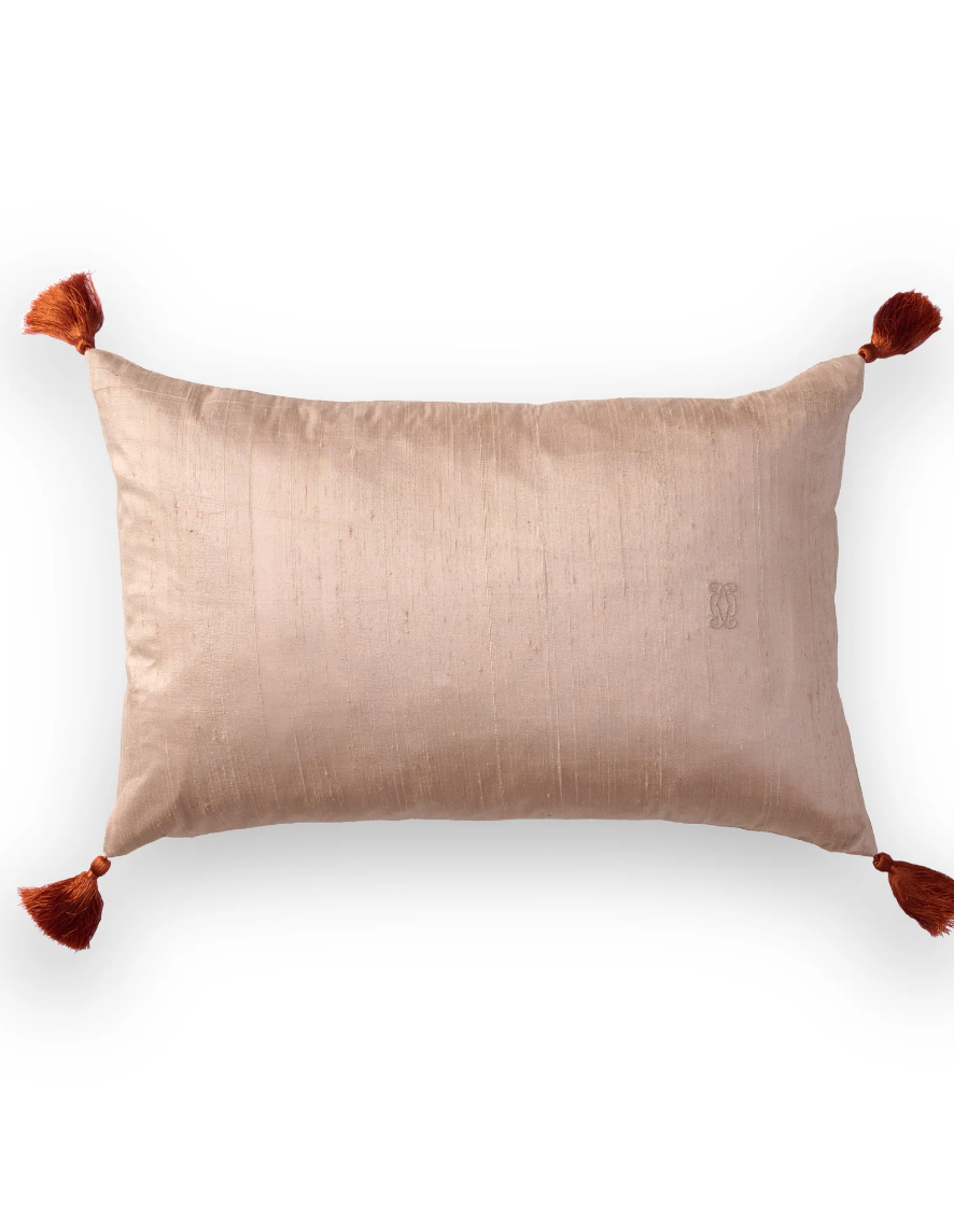 Silk cushion soft dusty pink 35x55cm