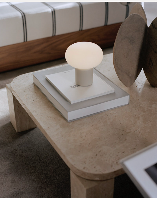 Karl-Johan Portable Bordlampe Signe Hytte light grey