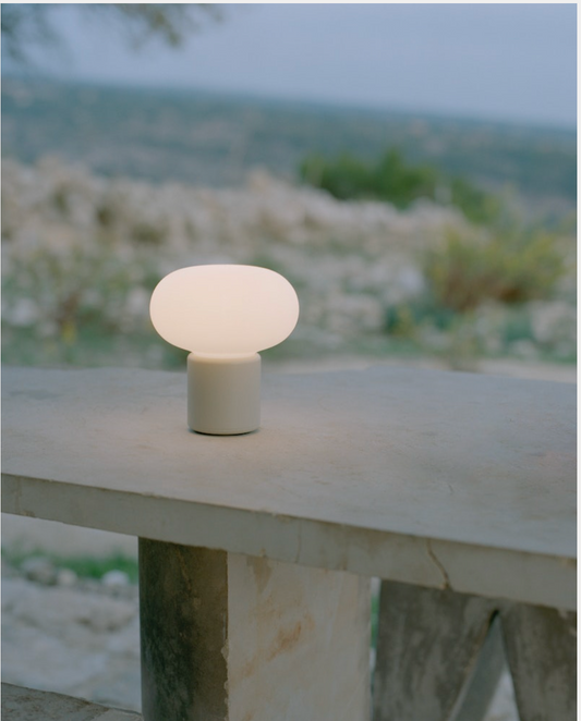 Karl-Johan Portable Bordlampe Signe Hytte light grey