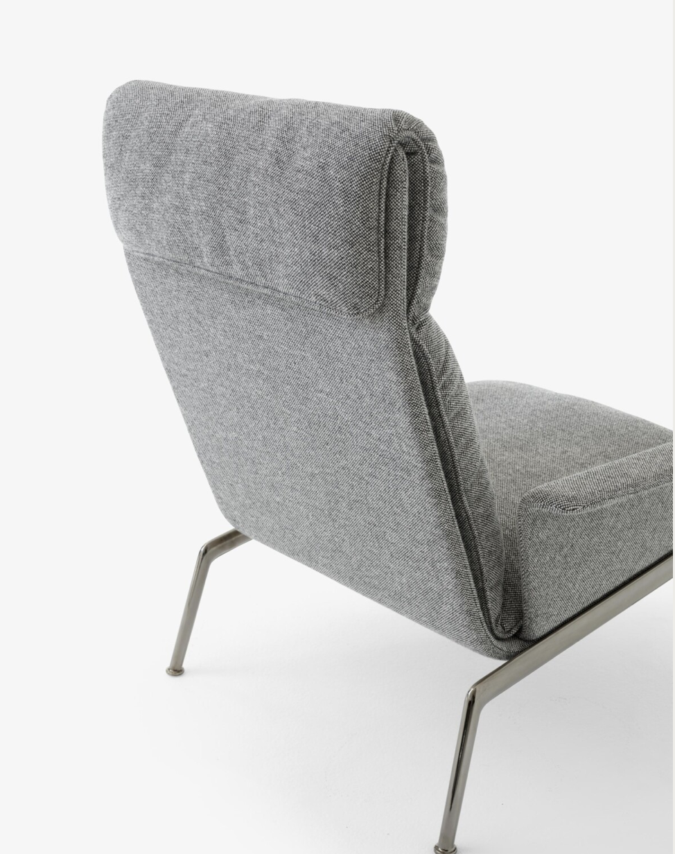 Muno LN17 High back lounge chair w. arms. Hallingdal 0126