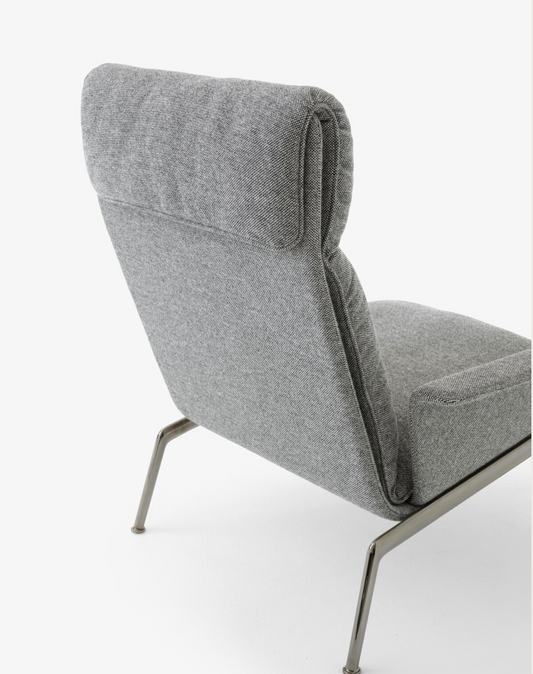 Muno LN17 High back lounge chair w. arms. Hallingdal 0126