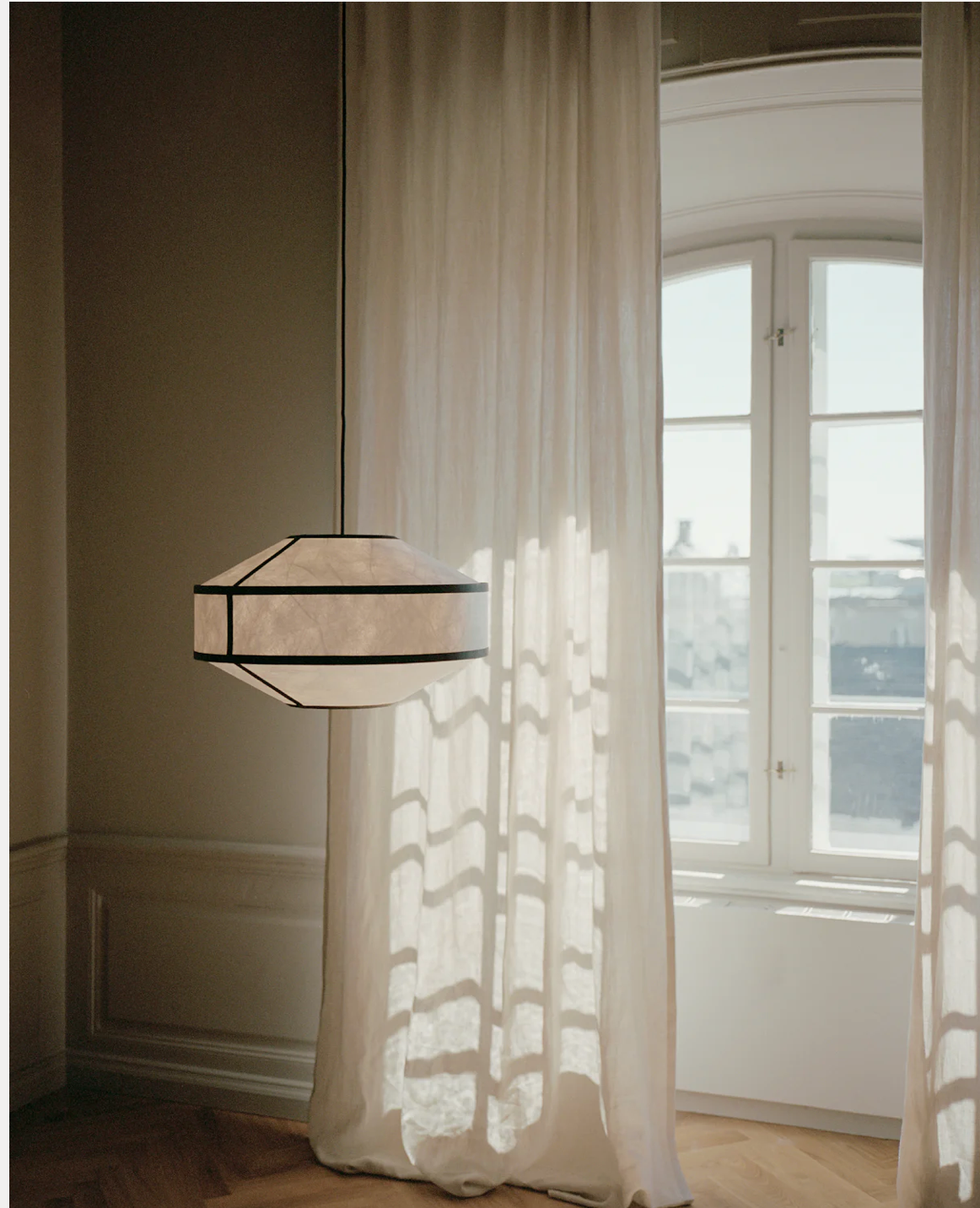 Kite Pendant Lamp Ø55 White and Black Tyvek