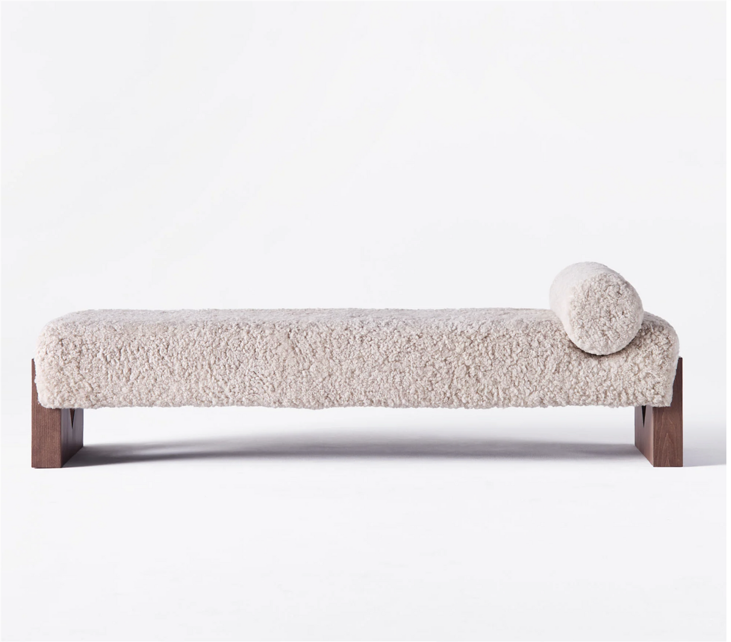 V Daybed Sheepskin