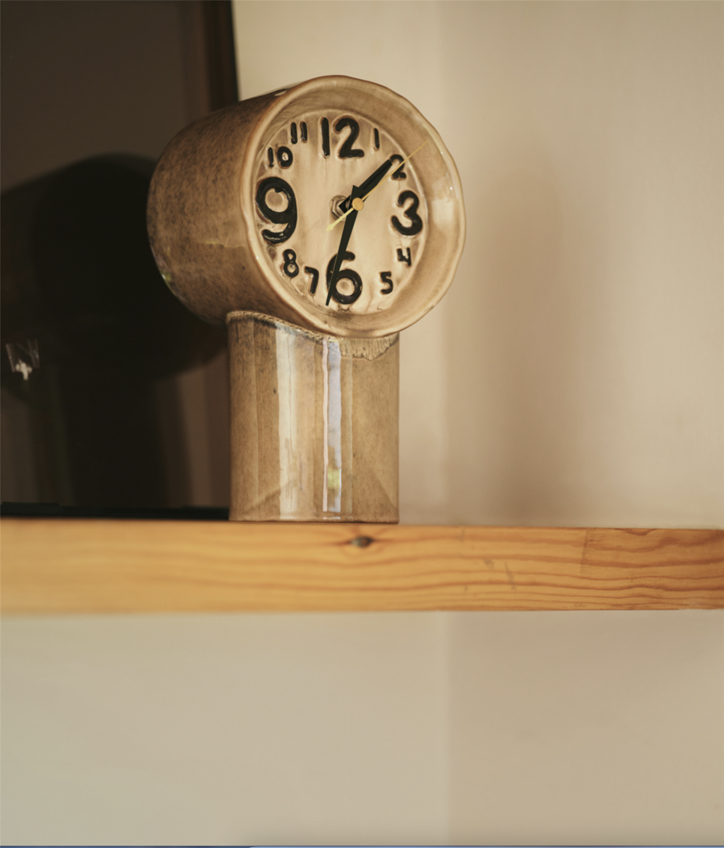 Retro ceramic clock cream