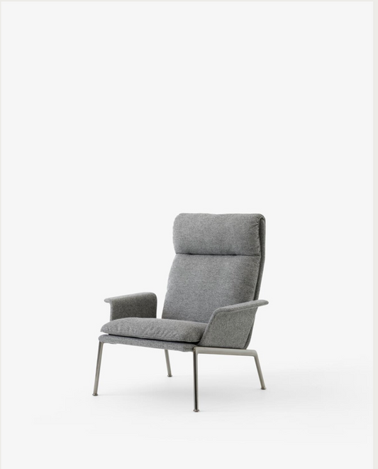 Muno LN17 High back lounge chair w. arms. Hallingdal 0126
