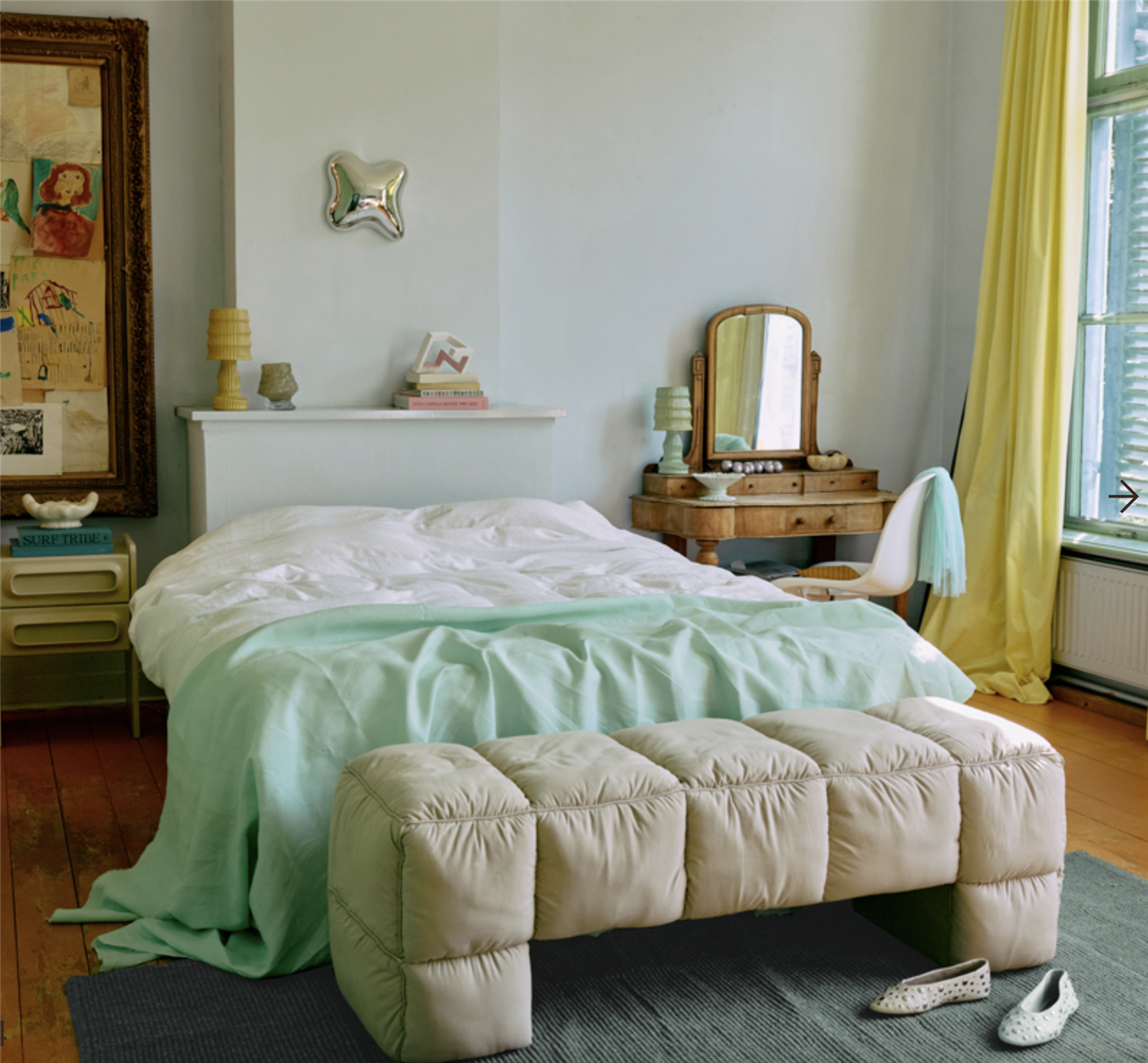 Puffy lobby bench , Pebble