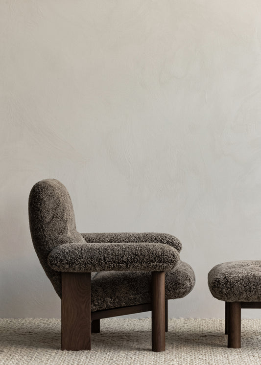 Brasilia lounge chair sheepskin root, walnut