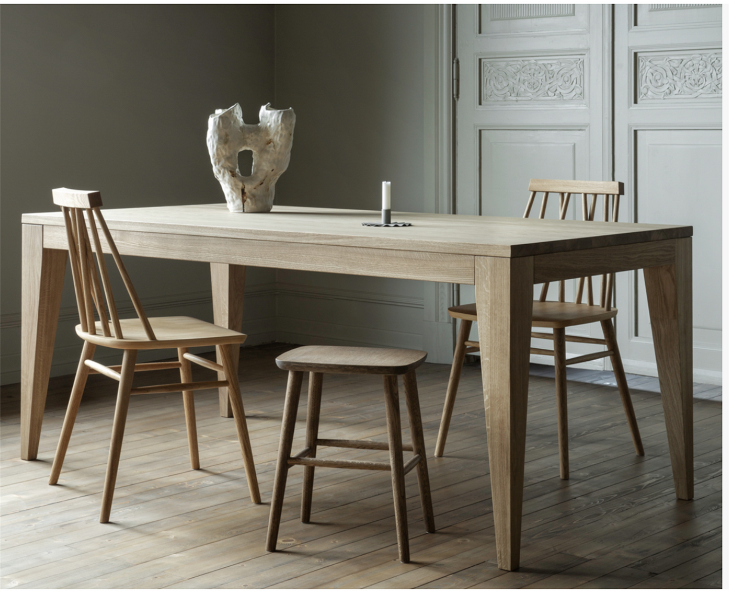 Varg dining table