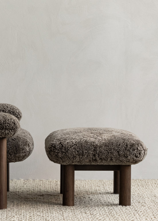 Brasilia lounge chair sheepskin root, walnut