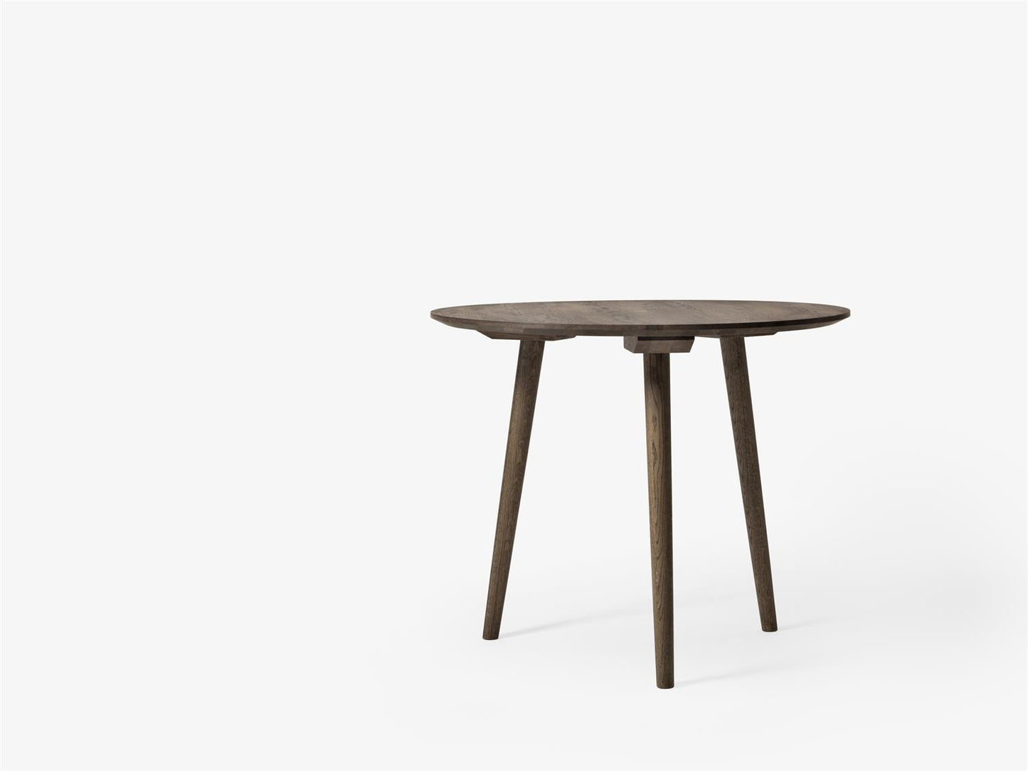 In between SK3 table smoked oiled oak ø90cm