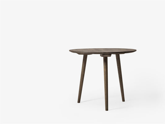 In between SK3 table smoked oiled oak ø90cm