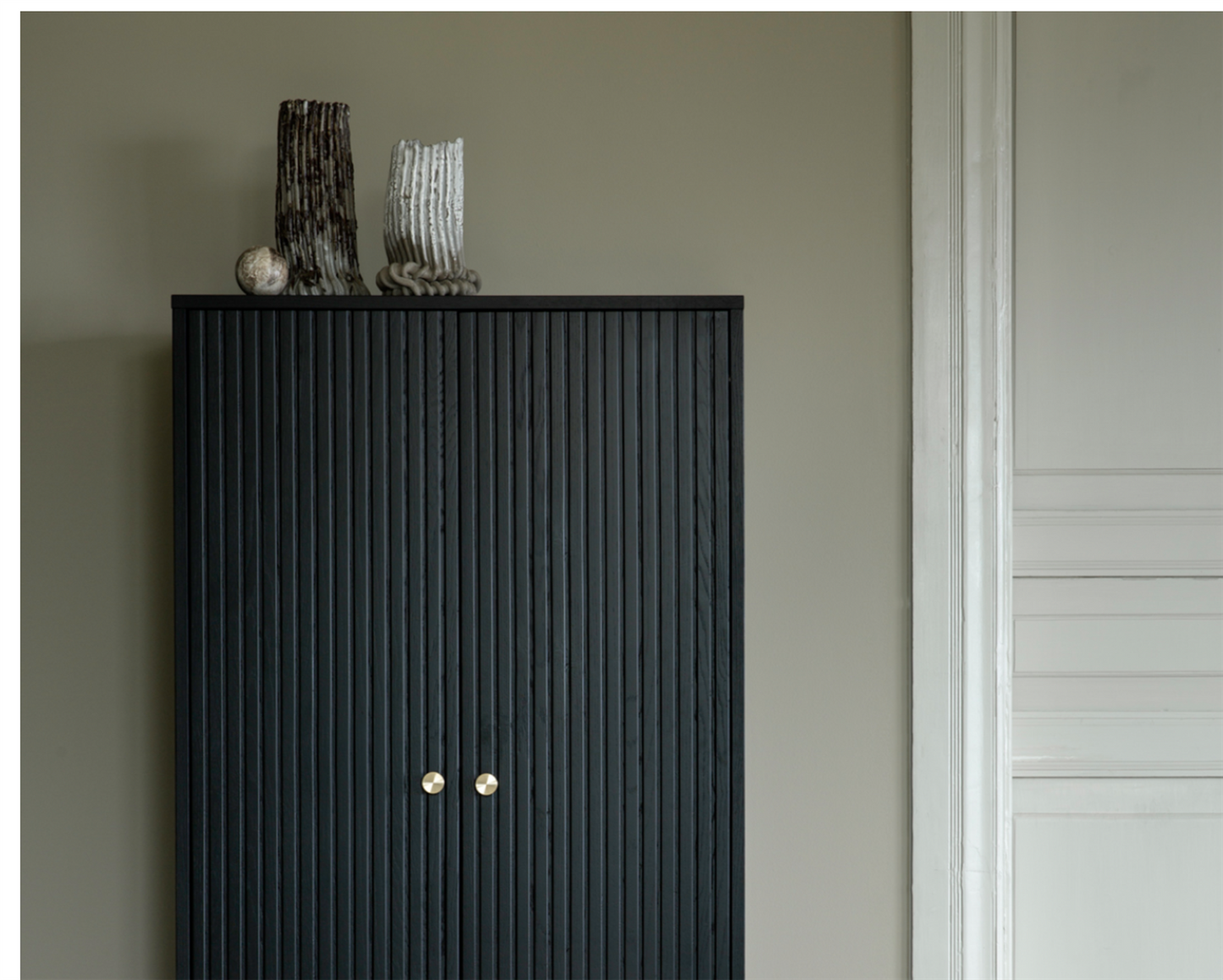 Dis cabinet wenge oak grooved doors