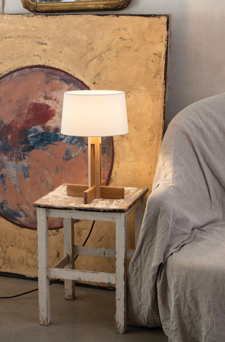 FAD Menor table lamp natural oak/linen H 42 cm