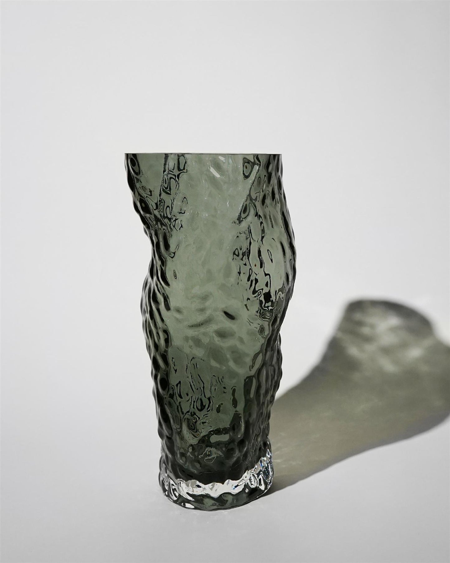 Ostrea Rock glass vase midnight blue