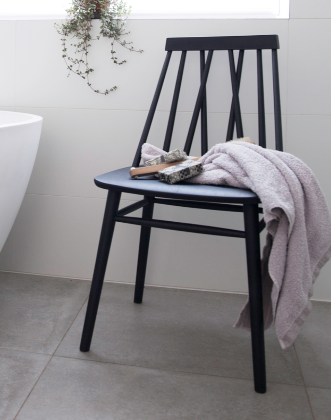 Non stol sortlakkert bøk