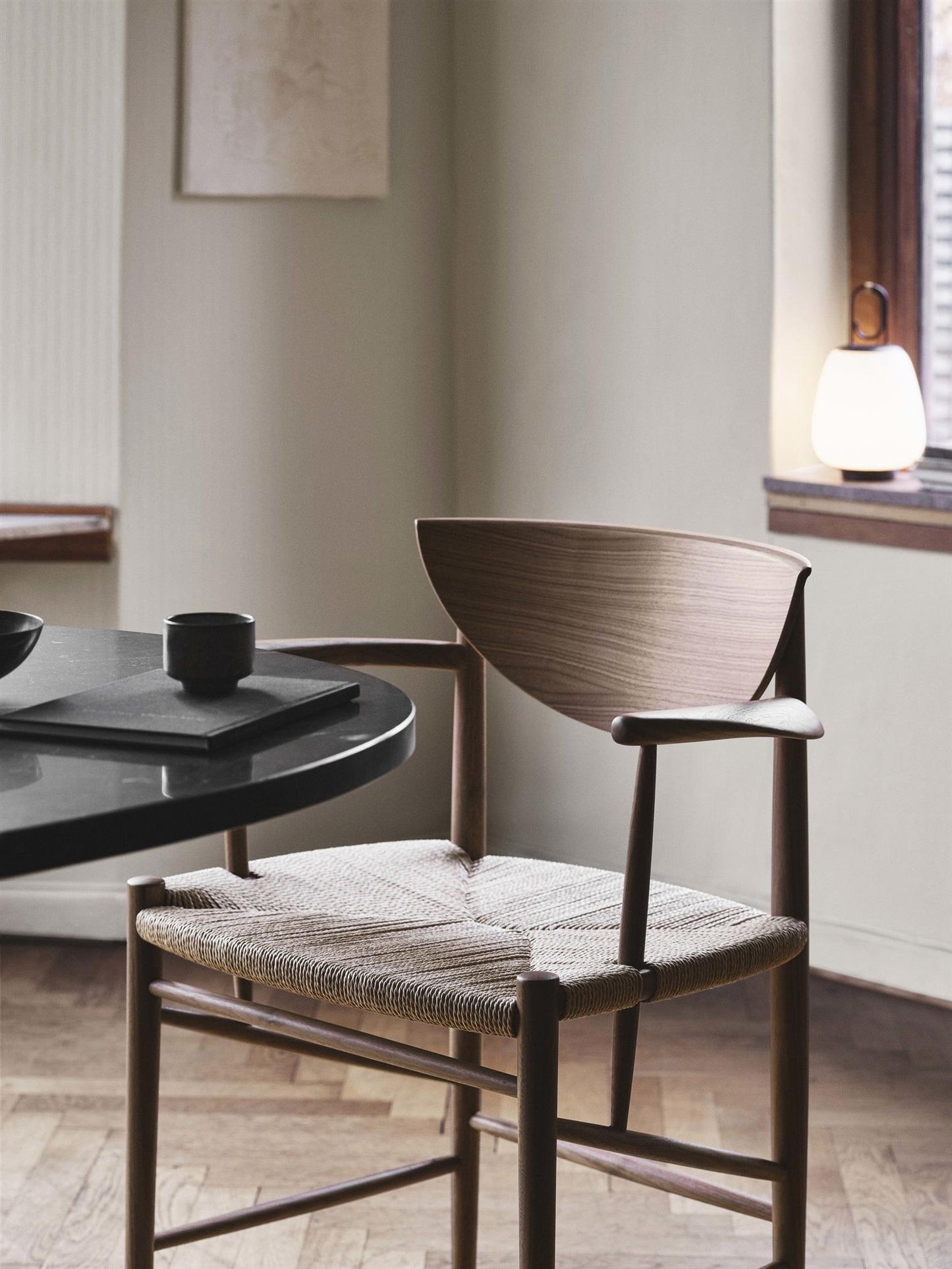 Drawn HM4 by Hvidt & Mølgaard - Oiled Walnut