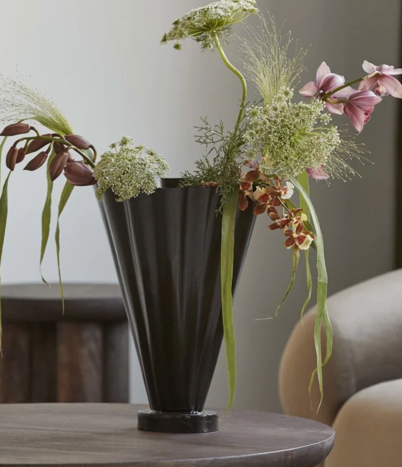 Coll antique brown vase
