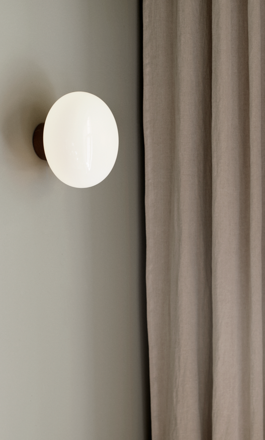 Karl-Johan wall lamp opal/smoked