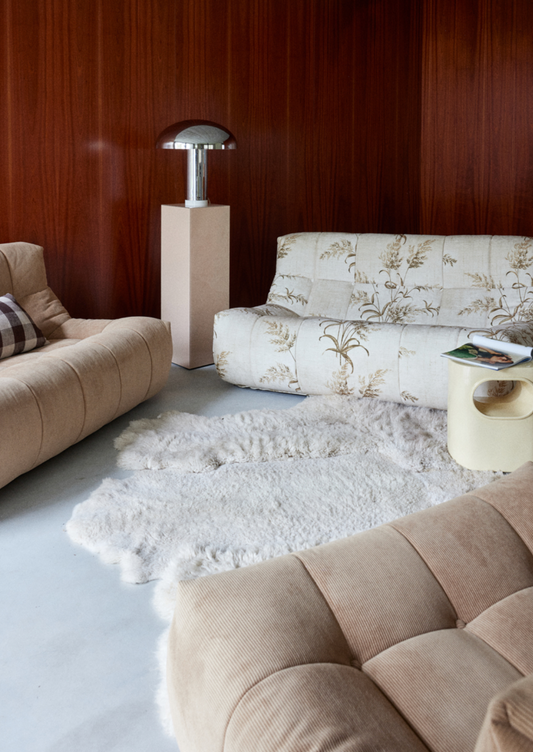 Lazy lounge bench reeds