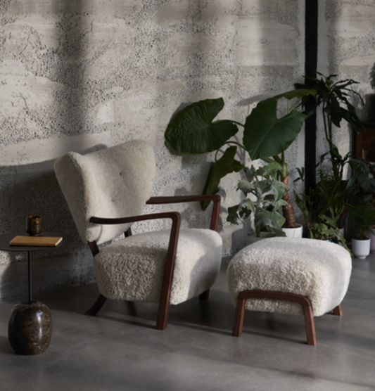 Wulff Pouf ATD3 oiled walnut w. sheepskin 17 mm moonlight