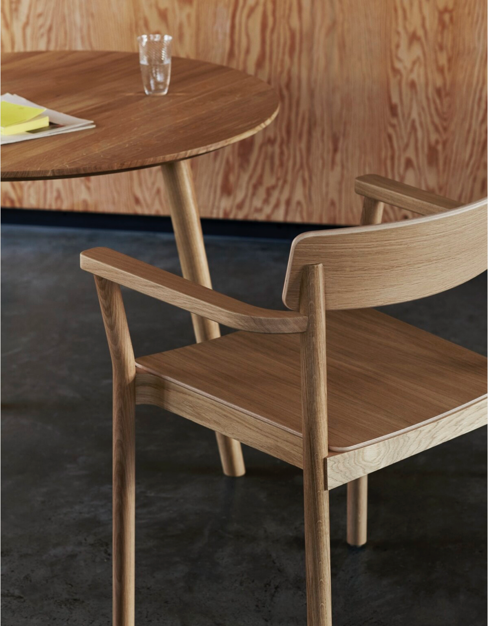 Betty TK10 Lacquered Oak