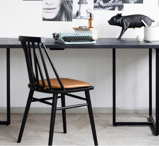 Non stol sortlakkert bøk