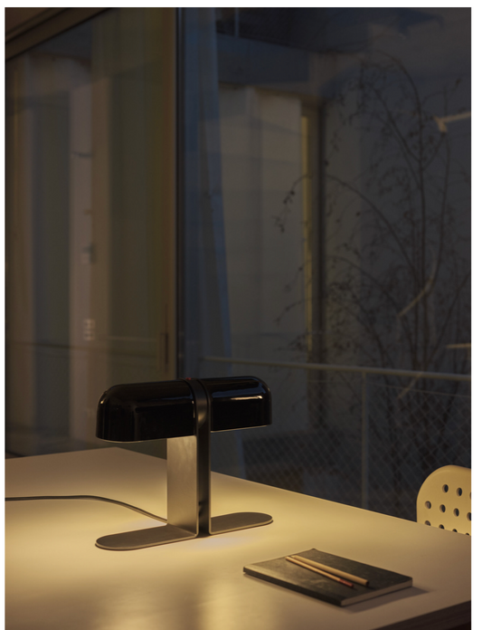 Duo. B 35,8 cm H 27,5 cm Opaque black