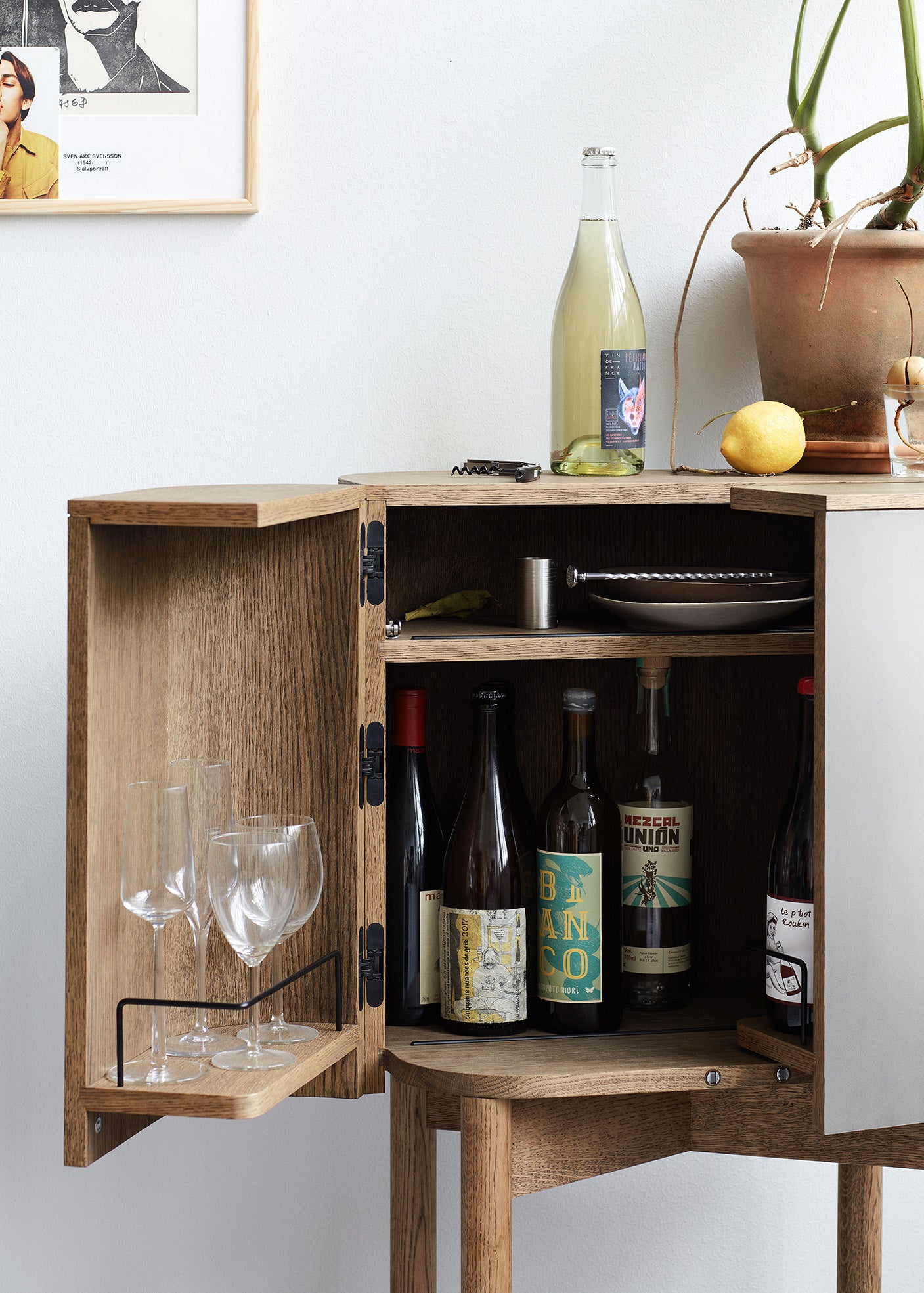 Loud bar cabinet mirror/smoked oak finish