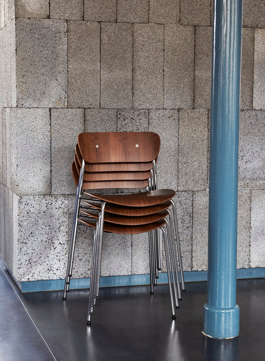 Pavilion AV1 by Anderssen & Voll lacquered walnut chrome