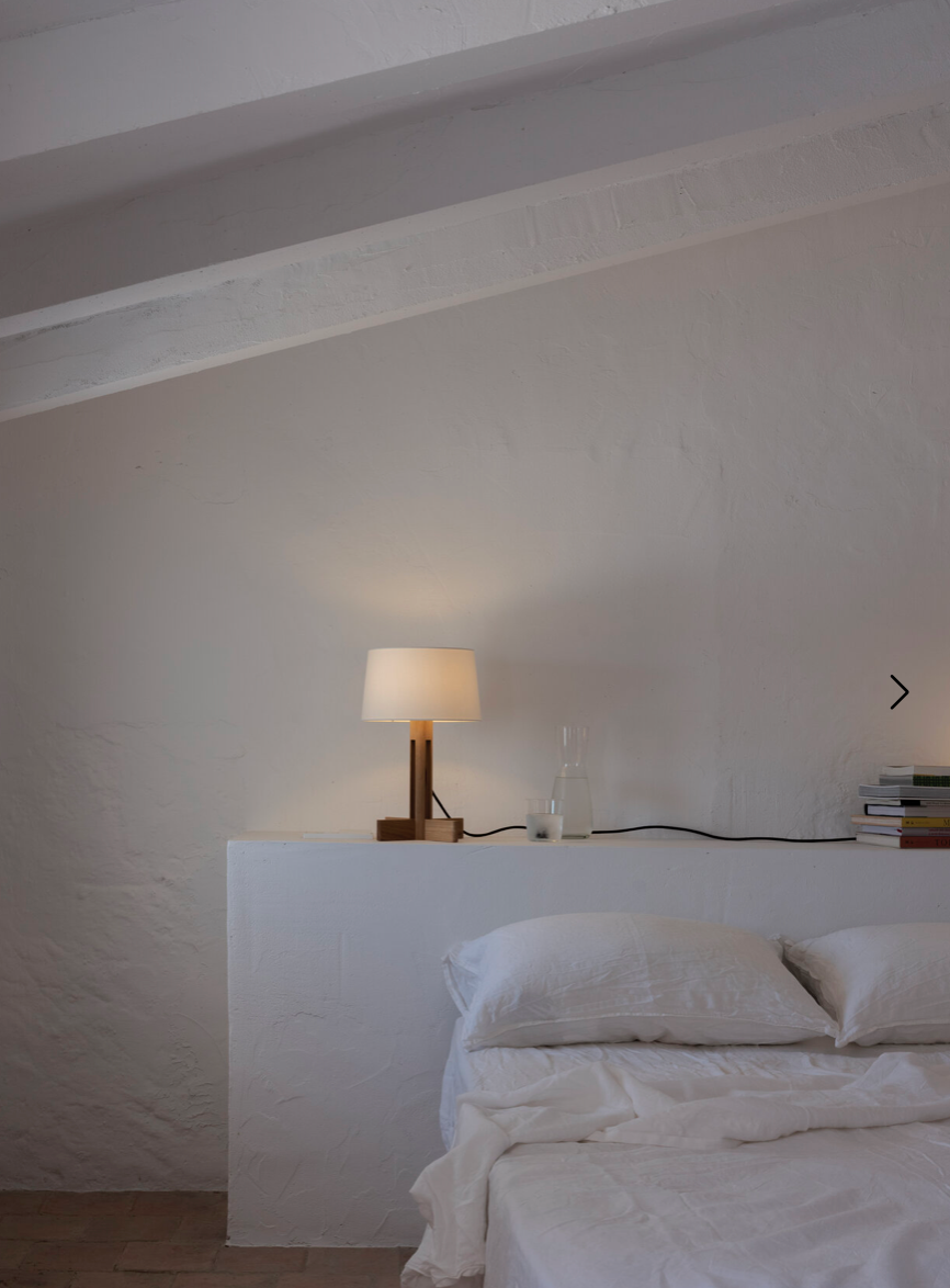 FAD Menor table lamp natural oak/linen H 42 cm