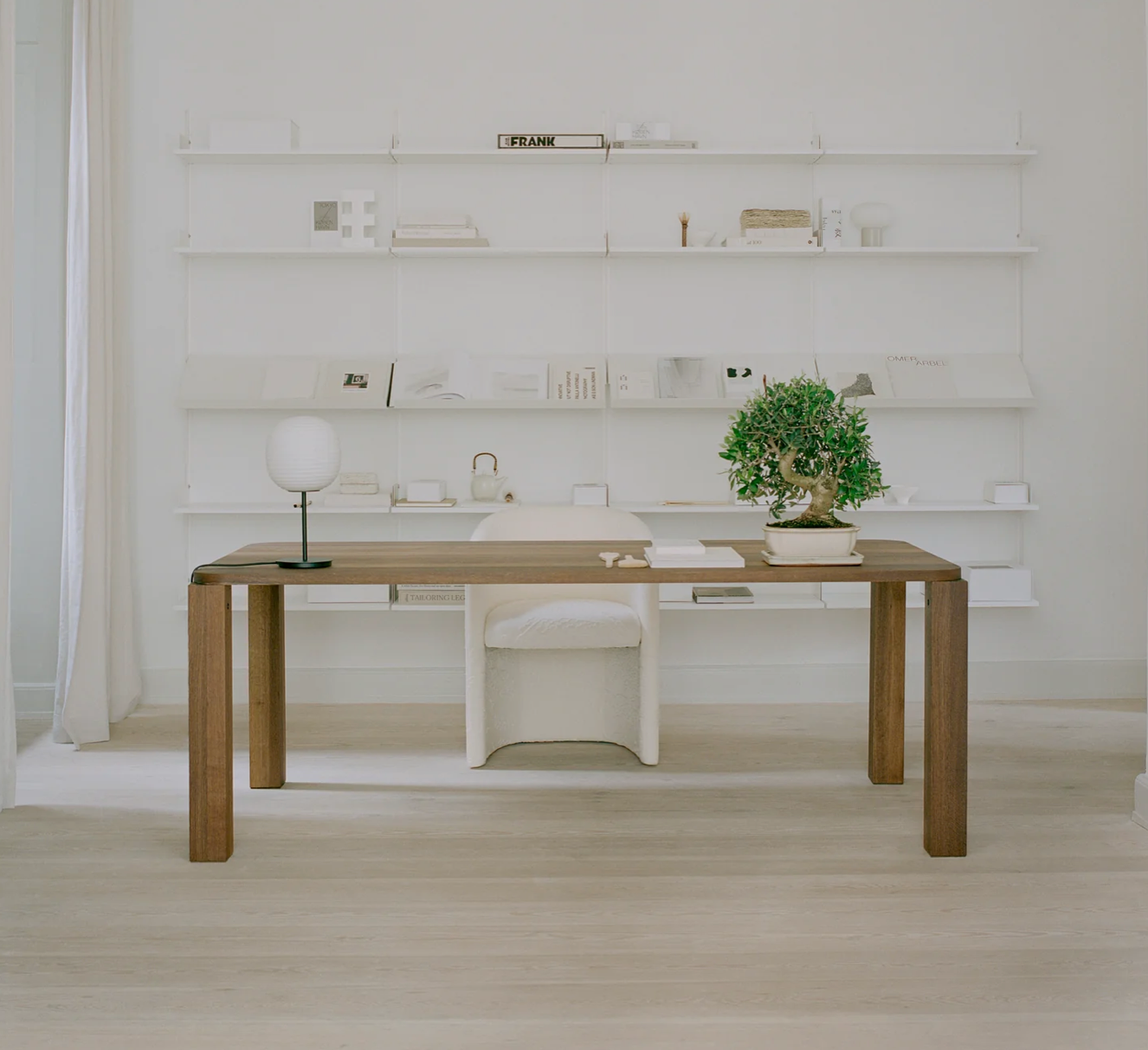 Atlas Dining Table - Mørkoljet eik (200 x 95 cm)