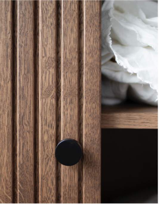 Dis cabinet smoked oak grooved doors