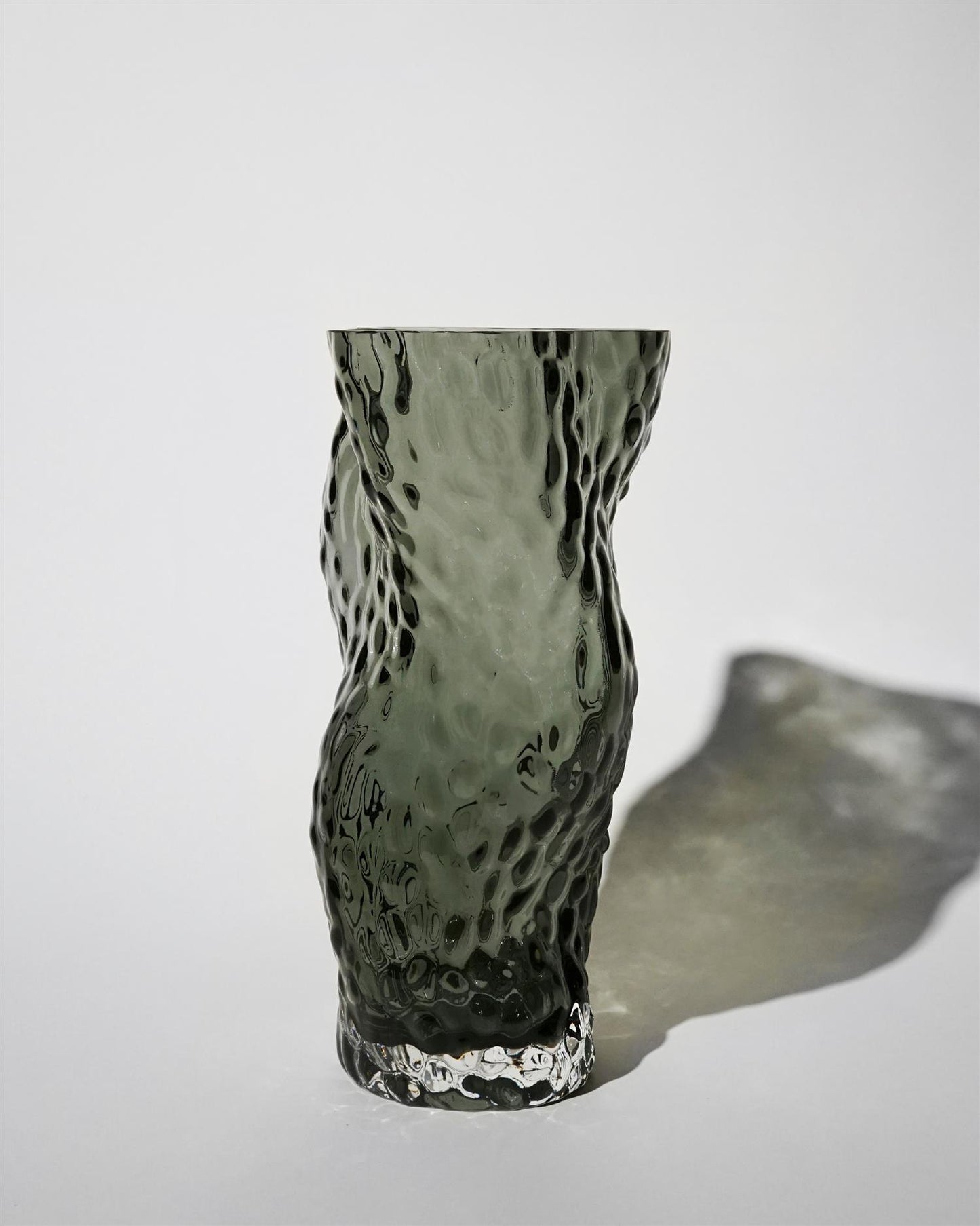 Ostrea Rock glass vase midnight blue