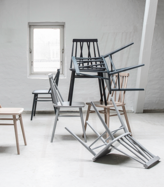 Non stol sortlakkert bøk