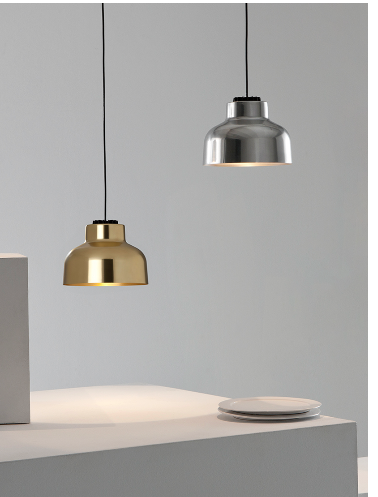 M64. H 16 cm Ø 22 cm Polished brass