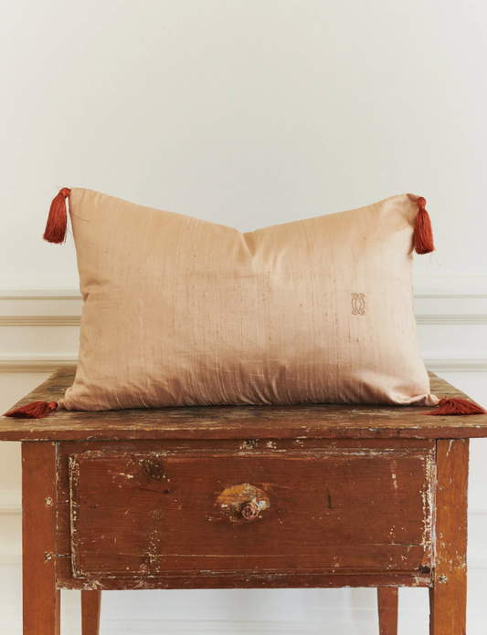 Silk cushion soft dusty pink 35x55cm