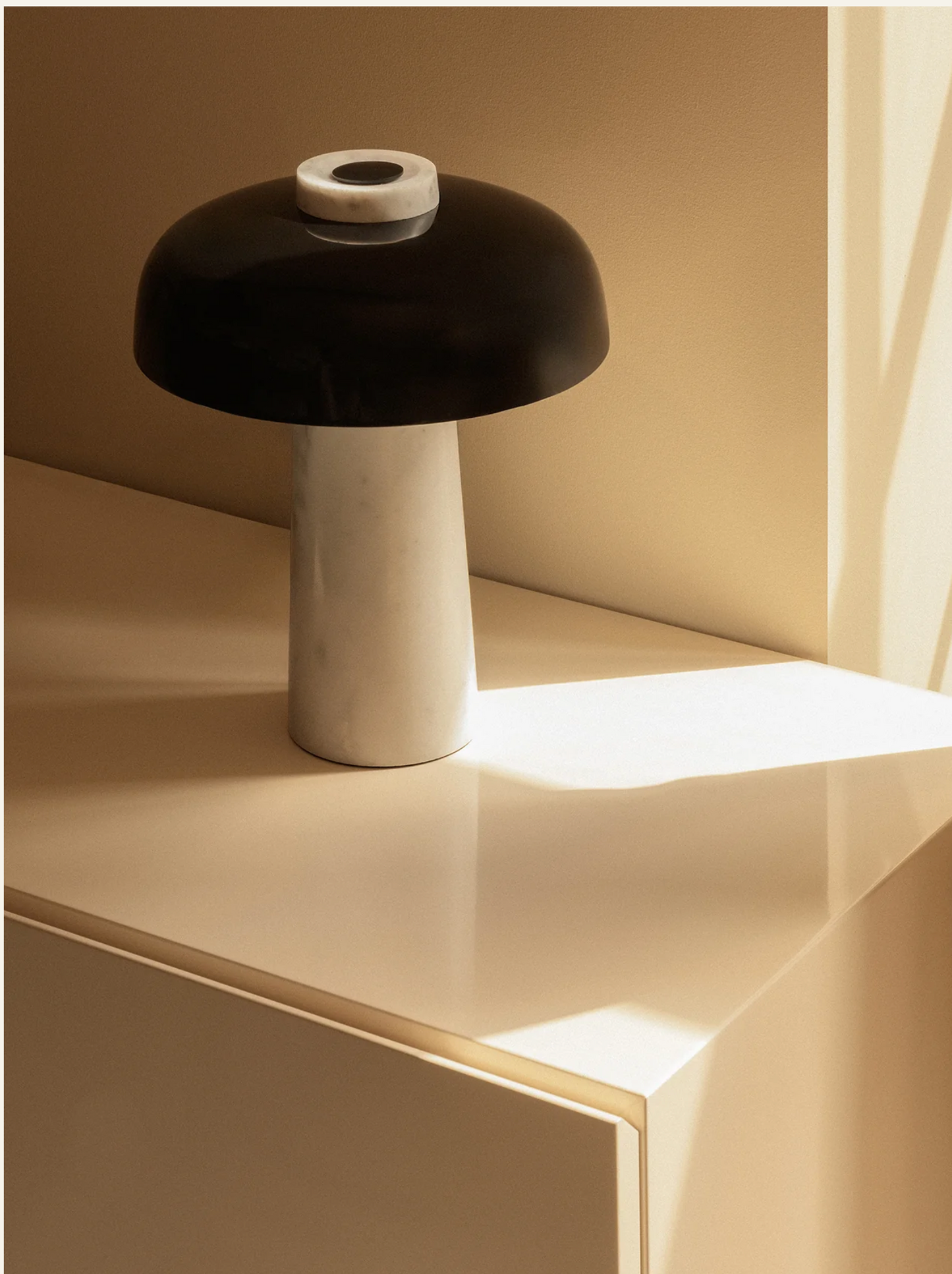 REVERSE TABLE LAMP