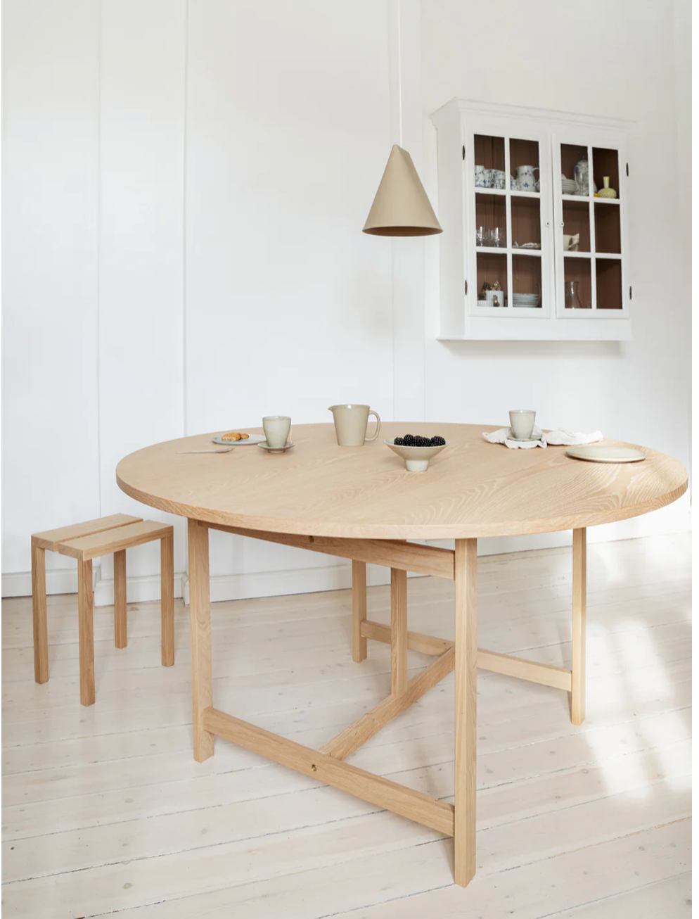 Round Dining Table ø140cm