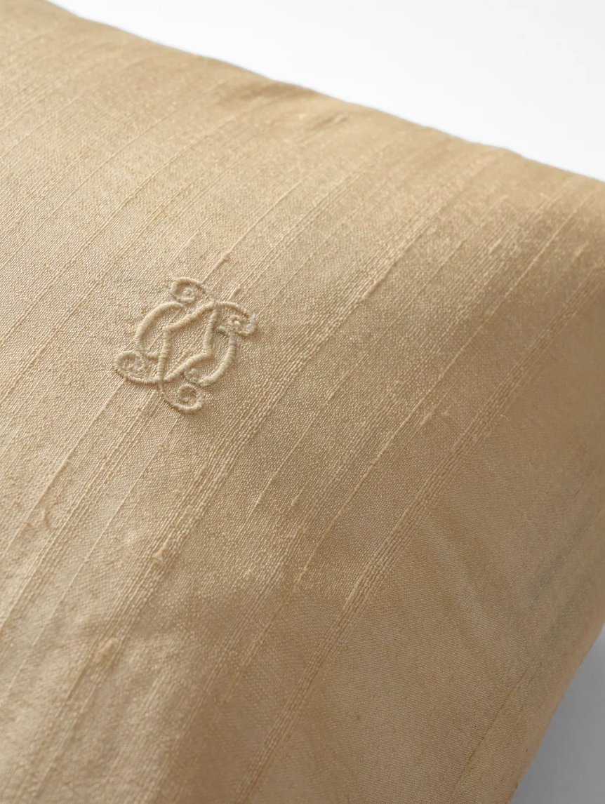 Silk cushion soft honey yellow 35x55cm