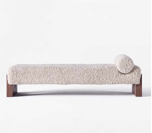 V Daybed Sheepskin