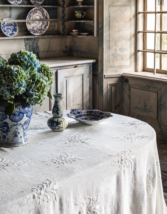 Floral linen tablecloth, white 160x280 cm