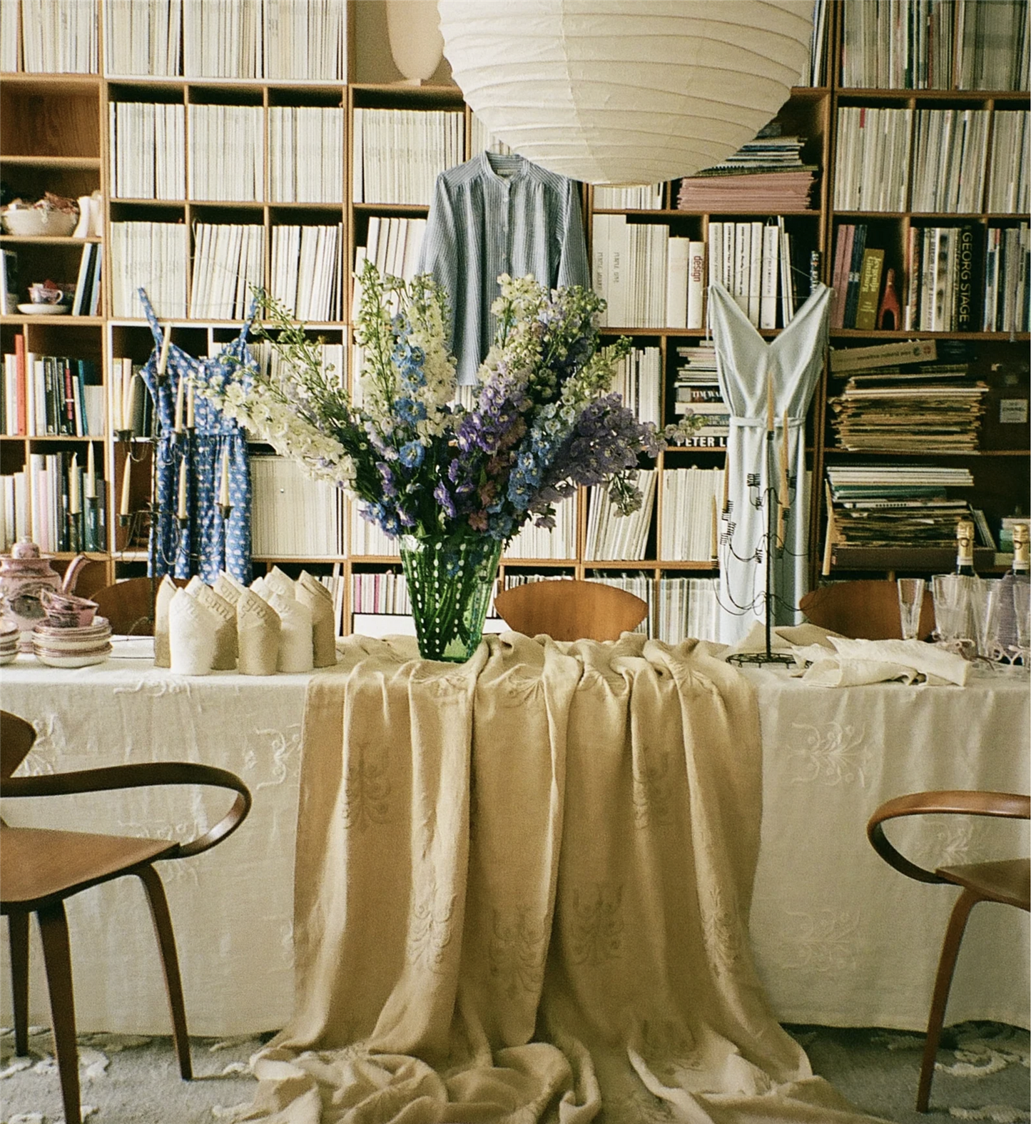 Floral linen tablecloth, white 160x280 cm