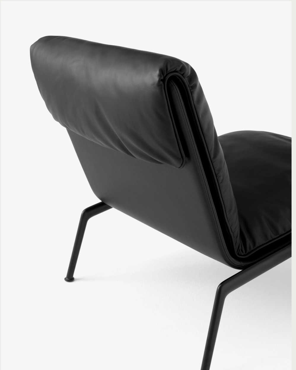 Muno LN18 Lounge chair  Noble Black Leather