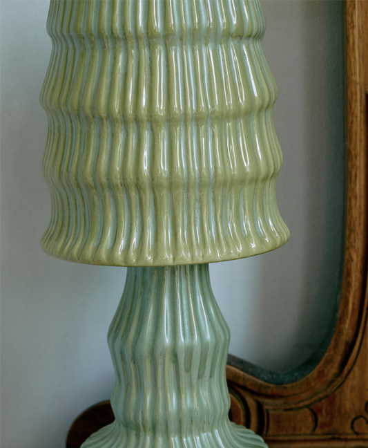 Petal ceramic table lamp