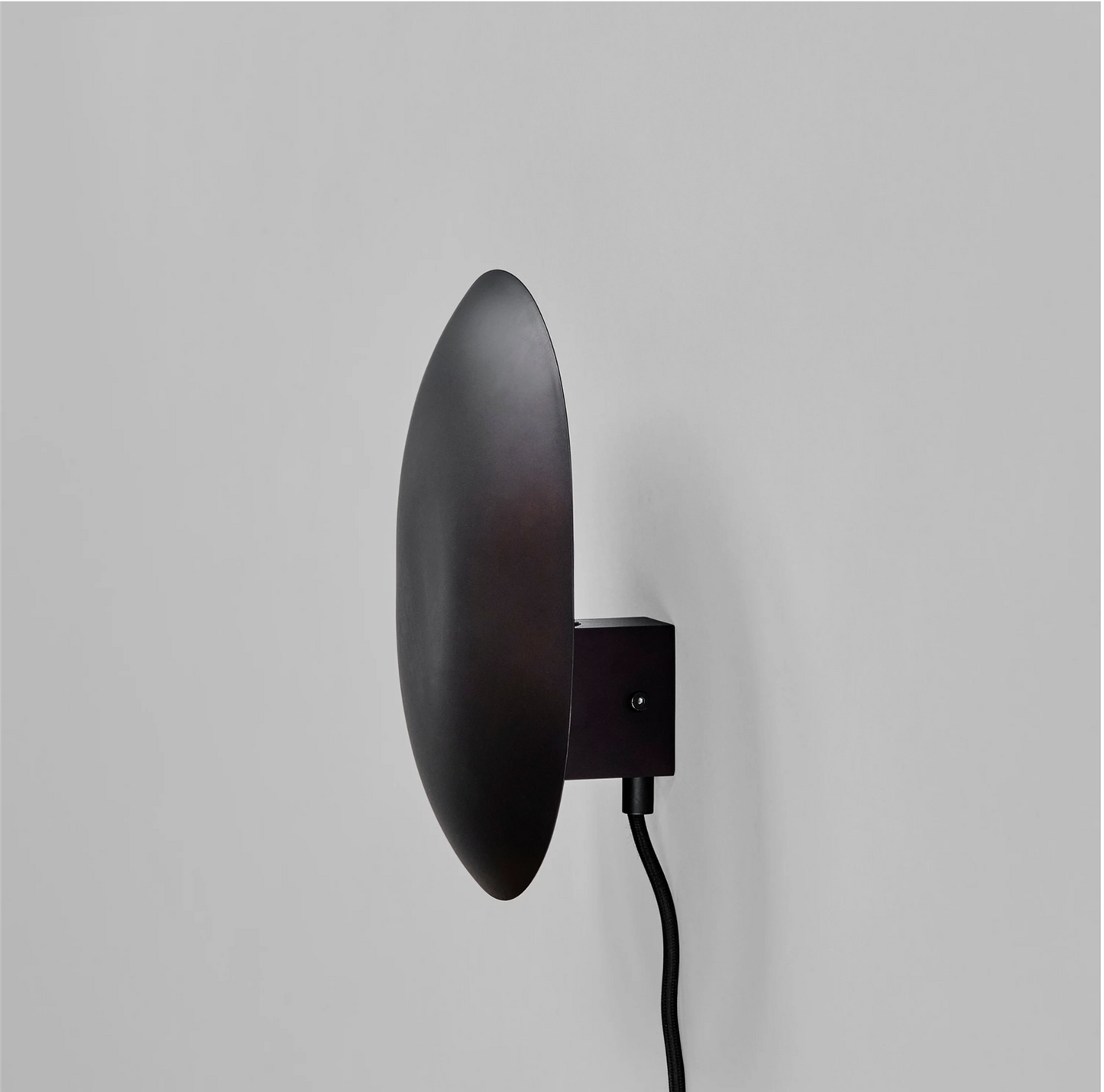 Clam Wall Lamp- Burned Black