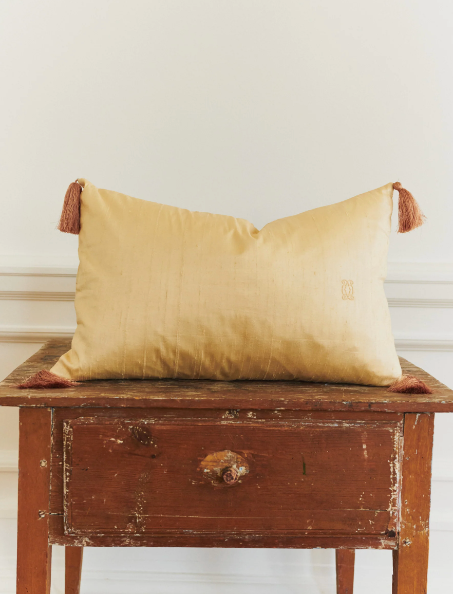 Silk cushion soft honey yellow 35x55cm