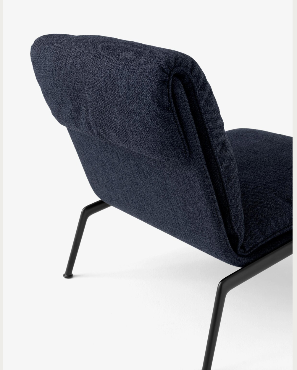 Muno LN18 Lounge chair. Ecriture 0780