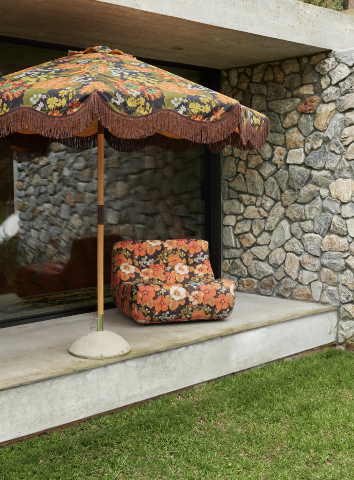 Lazy lounge chair outdoor bungalow