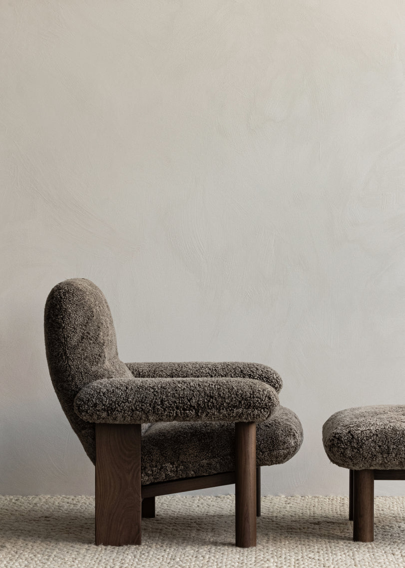 Brasilia lounge chair sheepskin root, dark stained oak