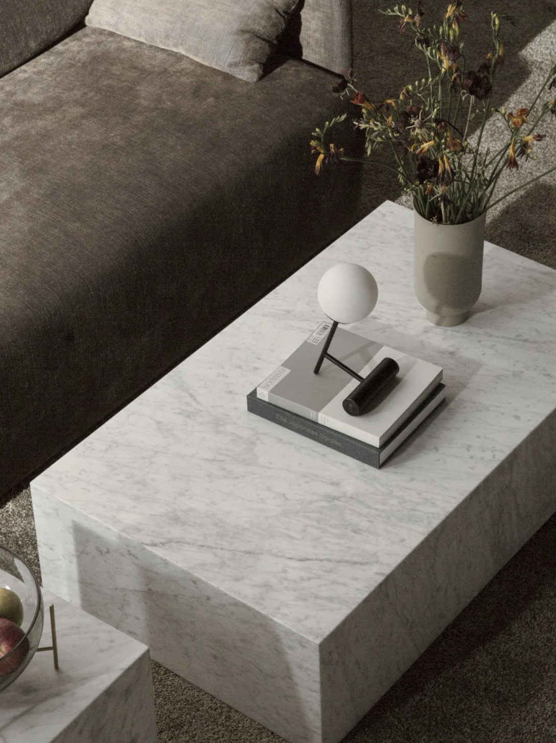 Plinth Low table - Carrara Marmor